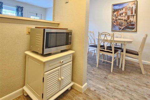 Condo in Deerfield Beach, Florida, 1 bedroom  № 913173 - photo 20