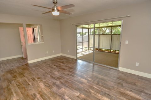 Casa en venta en Jensen Beach, Florida, 2 dormitorios, 96.34 m2 № 1225706 - foto 1