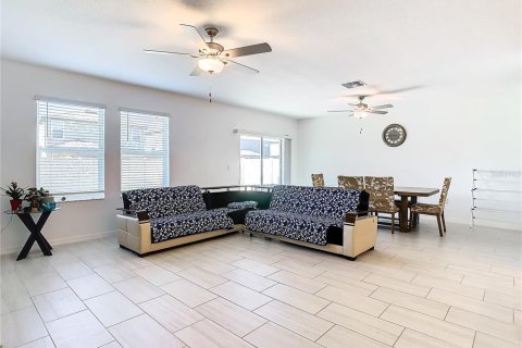 Casa en venta en Land O' Lakes, Florida, 6 dormitorios, 308.99 m2 № 1267376 - foto 8