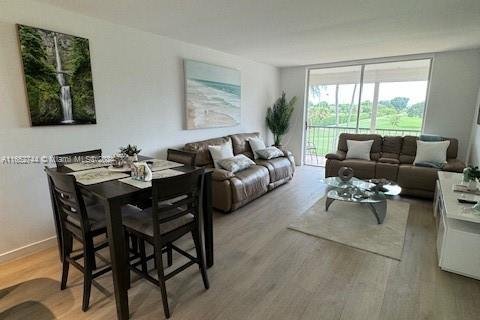 Condominio en venta en Pembroke Pines, Florida, 1 dormitorio, 74.32 m2 № 1347609 - foto 19