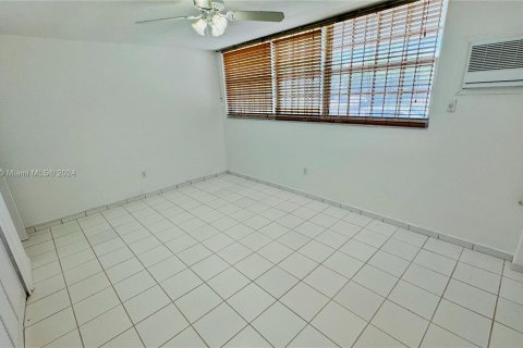 Condominio en venta en Miami Beach, Florida, 1 dormitorio, 60.01 m2 № 1347613 - foto 12