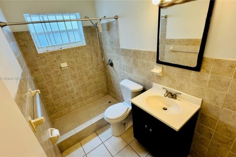 Condo in Miami Beach, Florida, 1 bedroom  № 1347613 - photo 18