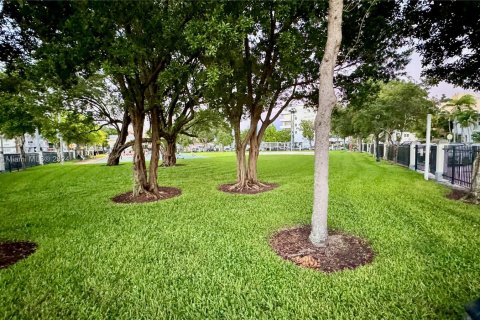 Condo in Miami Beach, Florida, 1 bedroom  № 1347613 - photo 21