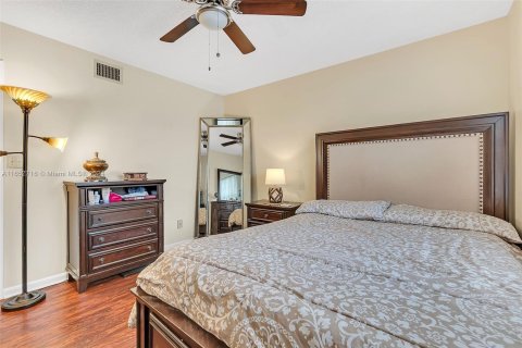 Copropriété à vendre à Tamarac, Floride: 2 chambres, 117.99 m2 № 1347608 - photo 15