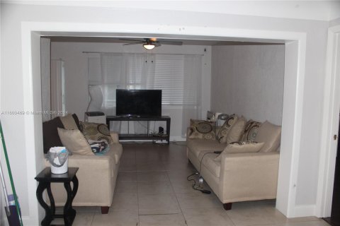 Casa en venta en Miramar, Florida, 4 dormitorios, 166.2 m2 № 1228055 - foto 7