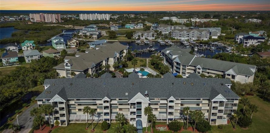 Condominio en New Port Richey, Florida, 2 dormitorios  № 943134