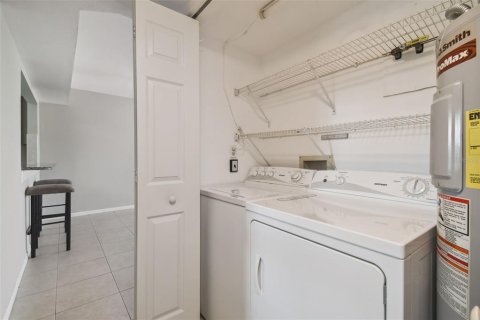 Condo in New Port Richey, Florida, 2 bedrooms  № 943134 - photo 14