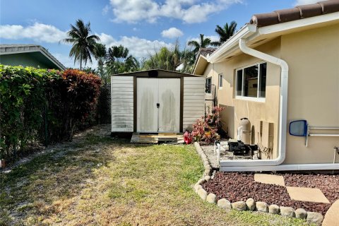 House in Lighthouse Point, Florida 3 bedrooms, 173.17 sq.m. № 1179621 - photo 8