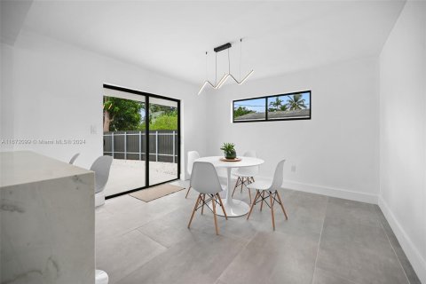 Casa en venta en Miami, Florida, 4 dormitorios, 175.21 m2 № 1399823 - foto 15