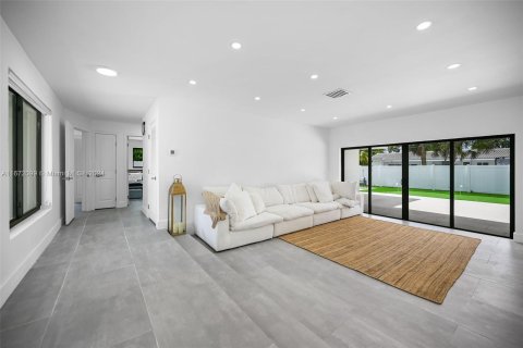 Casa en venta en Miami, Florida, 4 dormitorios, 175.21 m2 № 1399823 - foto 7