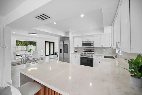 Casa en venta en Miami, Florida, 4 dormitorios, 175.21 m2 № 1399823 - foto 14