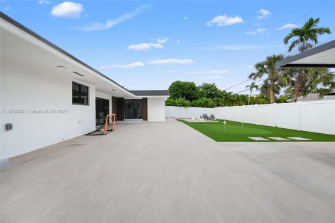 Casa en venta en Miami, Florida, 4 dormitorios, 175.21 m2 № 1399823 - foto 30