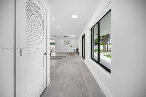 Casa en venta en Miami, Florida, 4 dormitorios, 175.21 m2 № 1399823 - foto 4