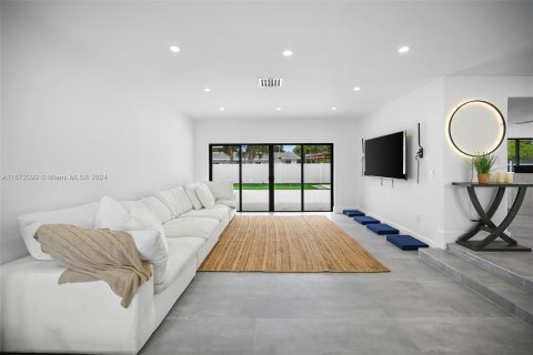 Casa en venta en Miami, Florida, 4 dormitorios, 175.21 m2 № 1399823 - foto 6