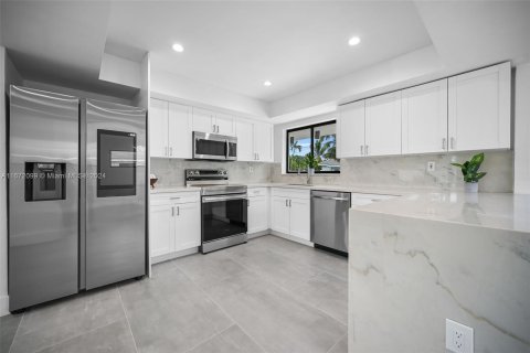 Casa en venta en Miami, Florida, 4 dormitorios, 175.21 m2 № 1399823 - foto 12