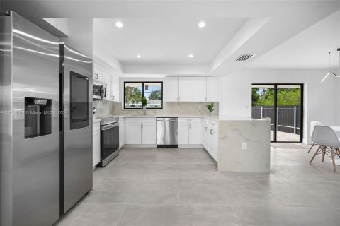 Casa en venta en Miami, Florida, 4 dormitorios, 175.21 m2 № 1399823 - foto 11