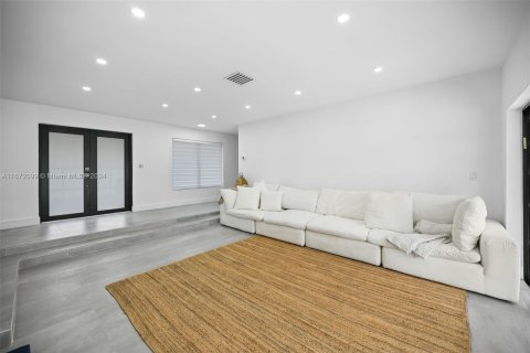 Casa en venta en Miami, Florida, 4 dormitorios, 175.21 m2 № 1399823 - foto 9