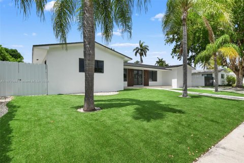 Casa en venta en Miami, Florida, 4 dormitorios, 175.21 m2 № 1399823 - foto 3