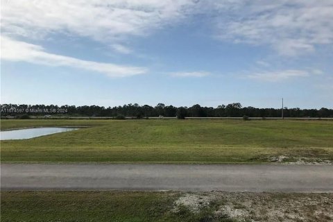 Terreno en venta en Palm City, Florida № 1399863 - foto 2