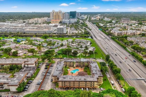 Condo in Miami, Florida, 2 bedrooms  № 1399862 - photo 21