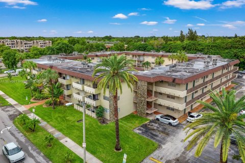 Condo in Miami, Florida, 2 bedrooms  № 1399862 - photo 19