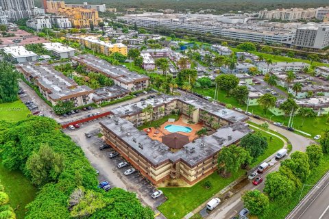 Condo in Miami, Florida, 2 bedrooms  № 1399862 - photo 22