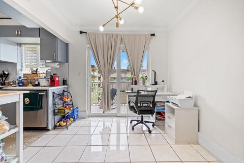 Condo in Miami, Florida, 2 bedrooms  № 1399862 - photo 6