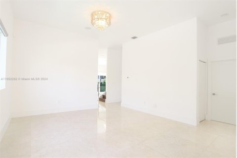 House in Sunny Isles Beach, Florida 5 bedrooms, 291.71 sq.m. № 1345861 - photo 7