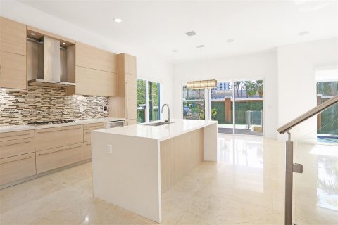 House in Sunny Isles Beach, Florida 5 bedrooms, 291.71 sq.m. № 1345861 - photo 13