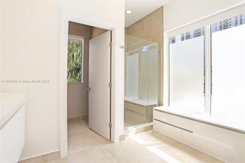 Casa en venta en Sunny Isles Beach, Florida, 5 dormitorios, 291.71 m2 № 1345861 - foto 27