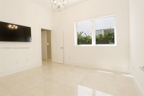 House in Sunny Isles Beach, Florida 5 bedrooms, 291.71 sq.m. № 1345861 - photo 16