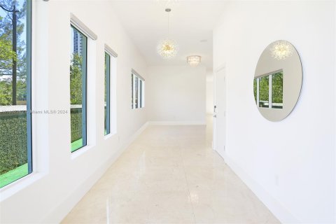 House in Sunny Isles Beach, Florida 5 bedrooms, 291.71 sq.m. № 1345861 - photo 5