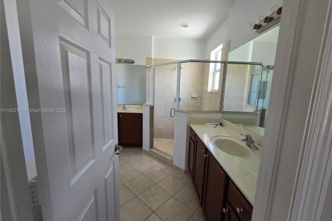 Townhouse in Miami, Florida 3 bedrooms, 170.57 sq.m. № 1345858 - photo 14