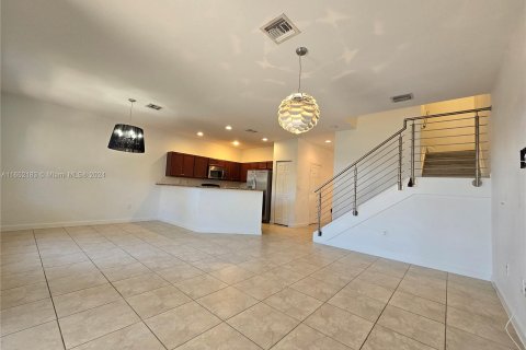 Touwnhouse à louer à Miami, Floride: 3 chambres, 170.57 m2 № 1345858 - photo 6