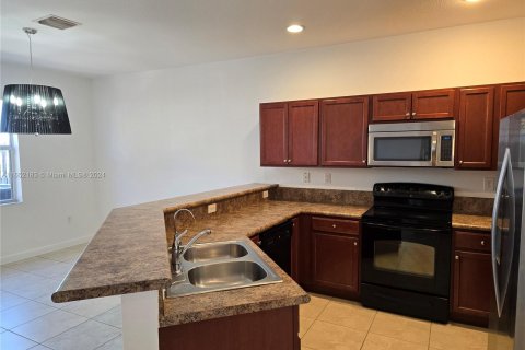 Townhouse in Miami, Florida 3 bedrooms, 170.57 sq.m. № 1345858 - photo 4