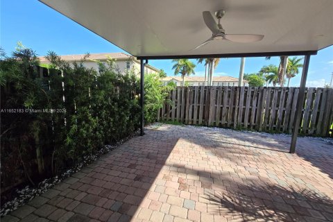 Townhouse in Miami, Florida 3 bedrooms, 170.57 sq.m. № 1345858 - photo 7