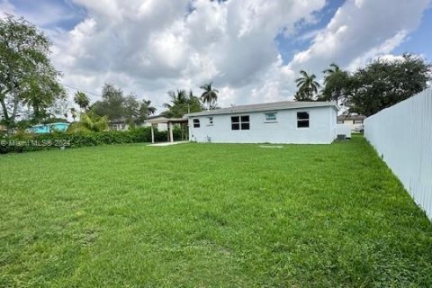 House in Cutler Bay, Florida 3 bedrooms, 97.55 sq.m. № 1345860 - photo 6