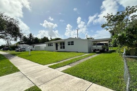 House in Cutler Bay, Florida 3 bedrooms, 97.55 sq.m. № 1345860 - photo 8