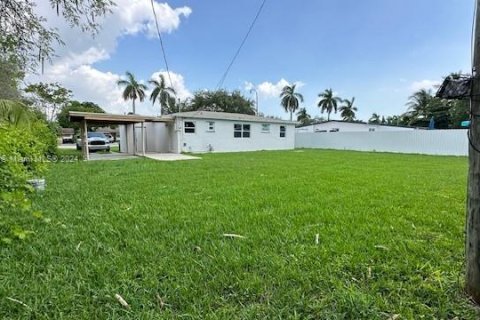 House in Cutler Bay, Florida 3 bedrooms, 97.55 sq.m. № 1345860 - photo 7