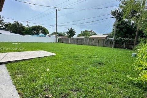 House in Cutler Bay, Florida 3 bedrooms, 97.55 sq.m. № 1345860 - photo 5