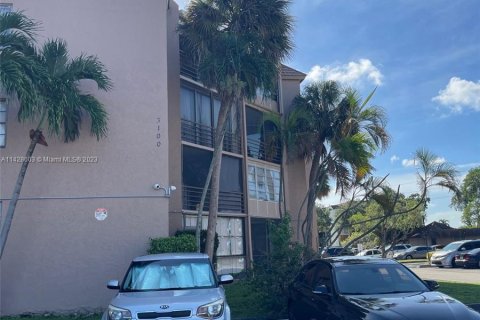 Copropriété à vendre à Sunrise, Floride: 1 chambre, 77.57 m2 № 642258 - photo 1