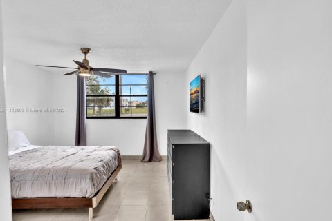 Condominio en venta en Sunrise, Florida, 1 dormitorio, 77.57 m2 № 642258 - foto 18