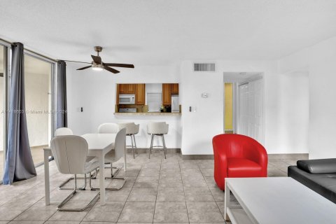 Condominio en venta en Sunrise, Florida, 1 dormitorio, 77.57 m2 № 642258 - foto 19