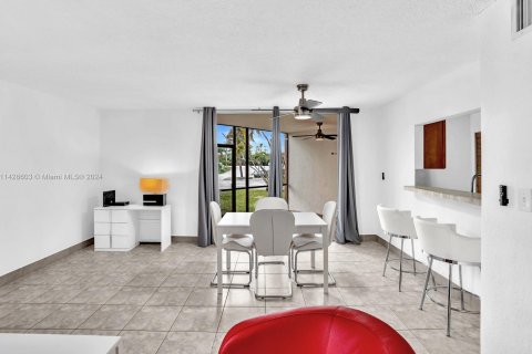 Condominio en venta en Sunrise, Florida, 1 dormitorio, 77.57 m2 № 642258 - foto 26