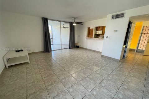 Copropriété à vendre à Sunrise, Floride: 1 chambre, 77.57 m2 № 642258 - photo 5