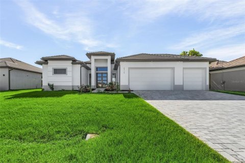 House in Cape Coral, Florida 3 bedrooms, 185.53 sq.m. № 1296543 - photo 3