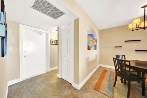 Condominio en venta en Pompano Beach, Florida, 1 dormitorio, 99.5 m2 № 1223599 - foto 16