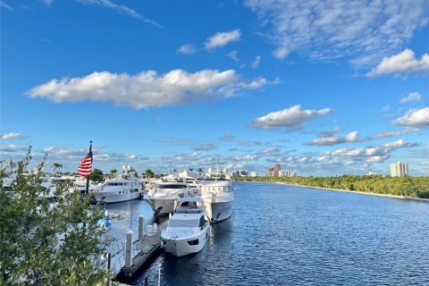 Condo in Fort Lauderdale, Florida, 2 bedrooms  № 1104575 - photo 1