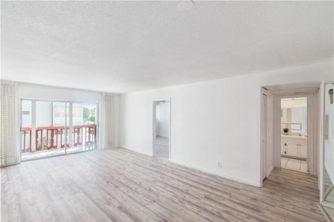 Condominio en venta en Hallandale Beach, Florida, 2 dormitorios, 86.86 m2 № 844184 - foto 4