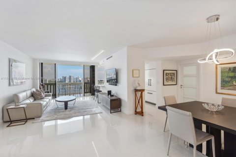 Condominio en venta en Aventura, Florida, 2 dormitorios, 149.29 m2 № 1404103 - foto 3